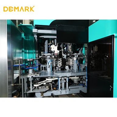 Machine voor het maken van flessen voor huisdieren